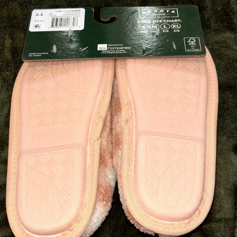 Dakota Fleece Slippers Girls L2/3 Pink Plaid Lined Smiley Face Mask Cozy Comfort